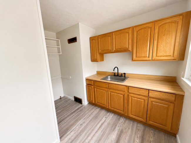 Foto del edificio - Charming & Affordable 2-Bedroom Home Near Linden – Move-In Ready!