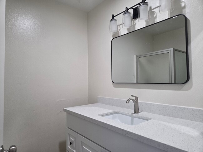 Master bathroom with separate shower - 5530 Ackerfield Ave