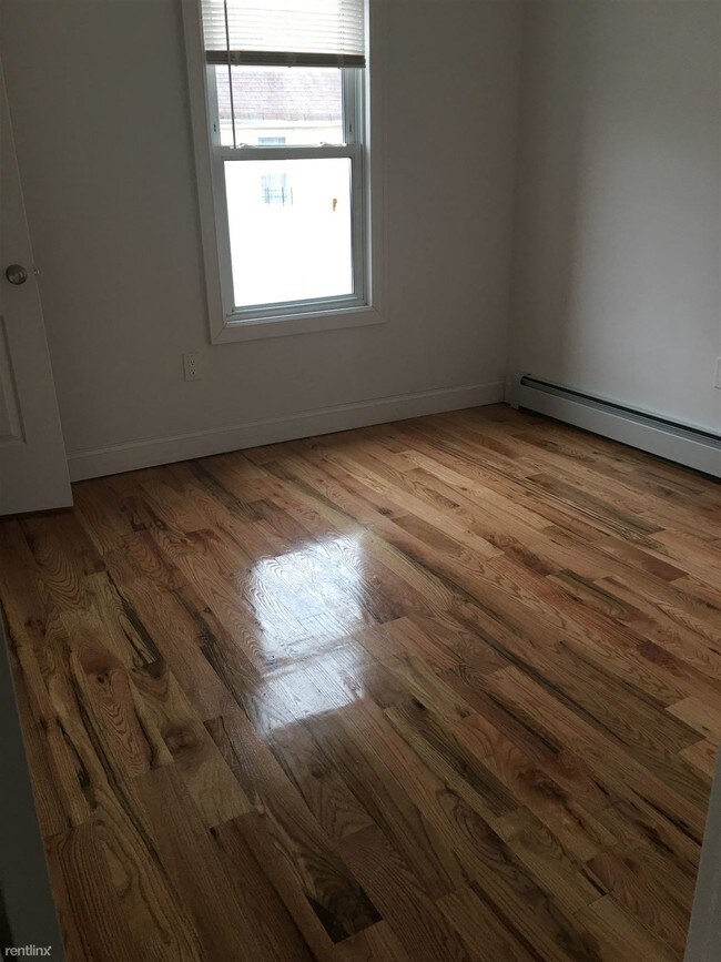 Building Photo - 2 br, 1 bath Duplex - 14508 111th Ave 2
