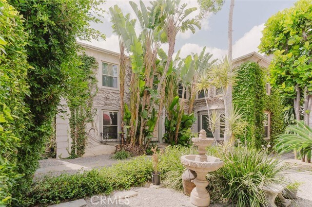 Foto del edificio - 5962 S San Vicente Blvd