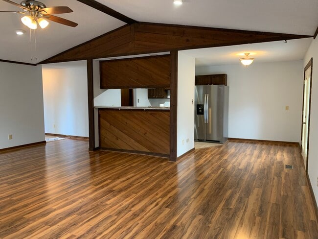 Building Photo - 807 Castalia Dr