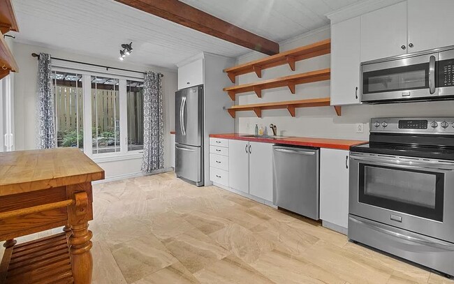 Building Photo - 22 Pennywell Rd