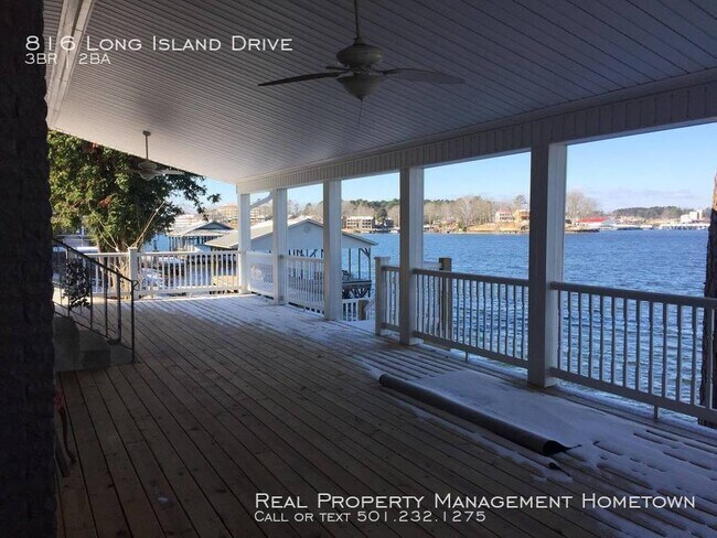 Building Photo - Stunning home on lake Hamilton.