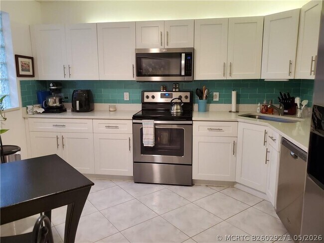 Building Photo - 5147 Europa Dr