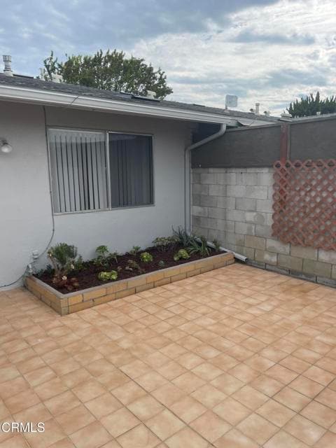Building Photo - 22 W Garden Green