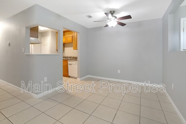 Building Photo - 3346 Green Briar Cir