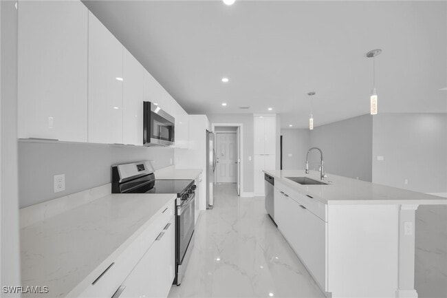 Building Photo - 20 SW 17th Pl