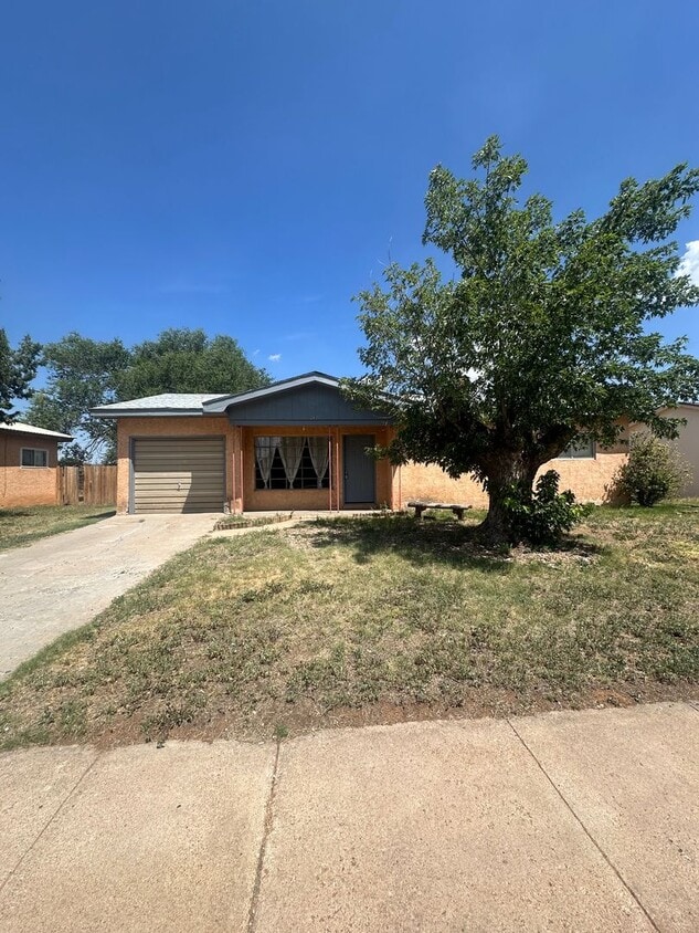 Primary Photo - Cozy and Comfortable 3 Bed Home! Sandia Sc...