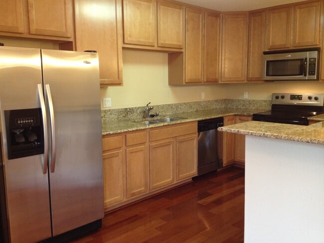 Building Photo - 300 Glenwood Cir