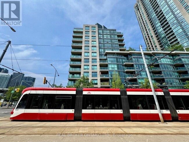 Building Photo - 231-1231 Fort York Blvd