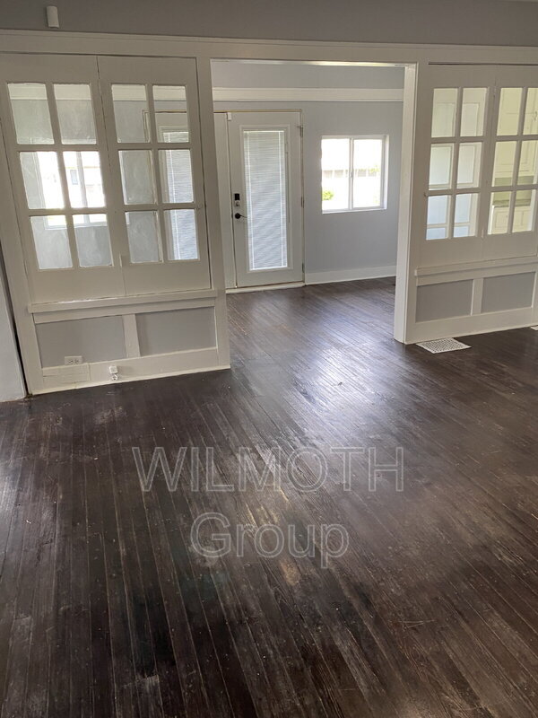 Foto del edificio - 1000 E 8th St