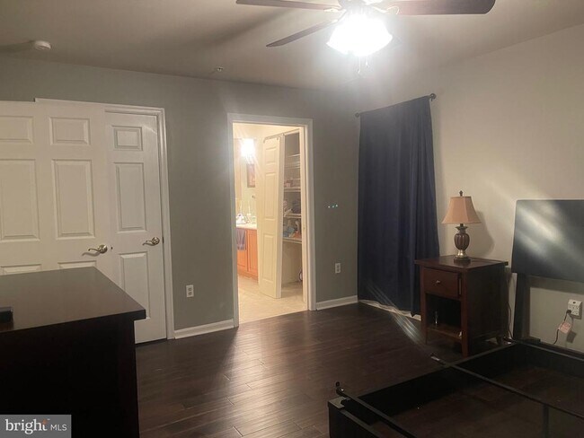 Building Photo - 45485 Westmeath Way