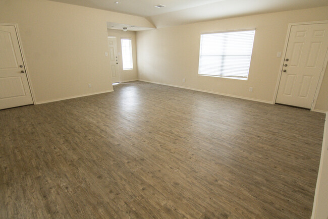 Building Photo - Oakwood Forest - 2013 Oakwood Forest Drive...