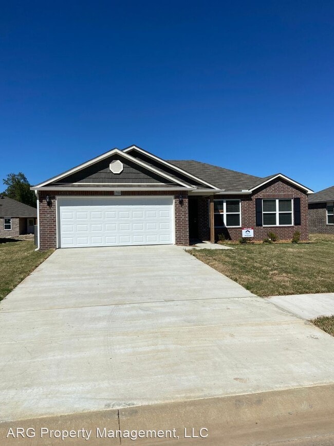 Building Photo - 3 br, 2 bath House - 1700 Isabella Road