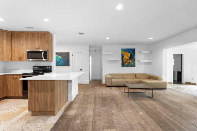 Foto del edificio - 715 NE 25th Ave