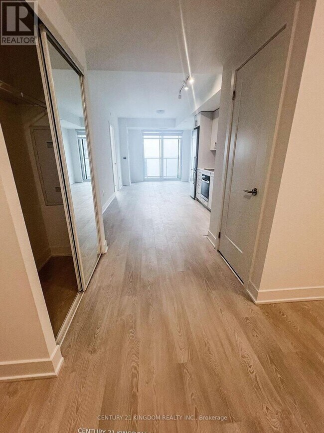 Photo du bâtiment - 2545 Simcoe St N