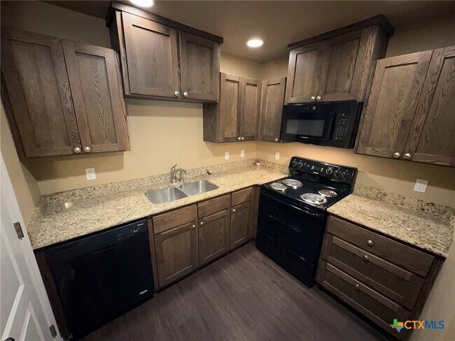 Foto del edificio - 2710 S Clear Creek Rd