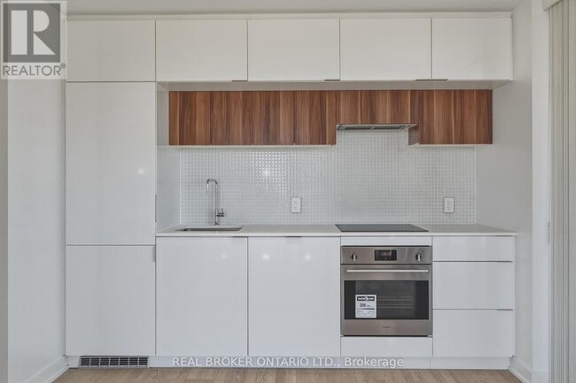 Building Photo - 185 Roehampton Ave