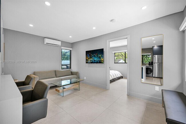 Foto del edificio - 145 NE 49th St