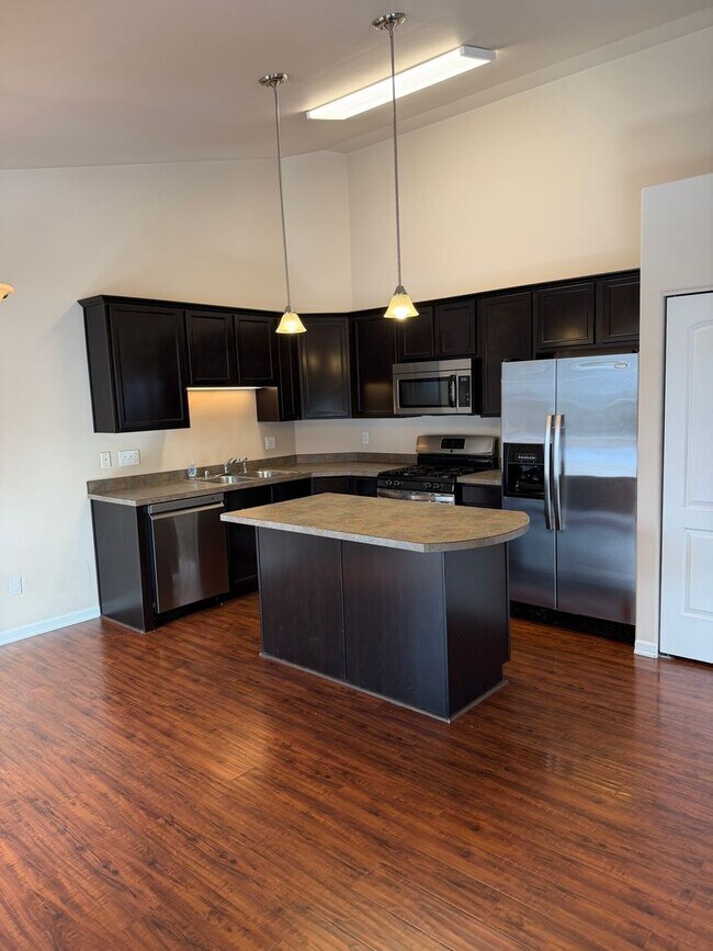 Foto del edificio - Eagle River - 3 BR/2 full bath with Garage