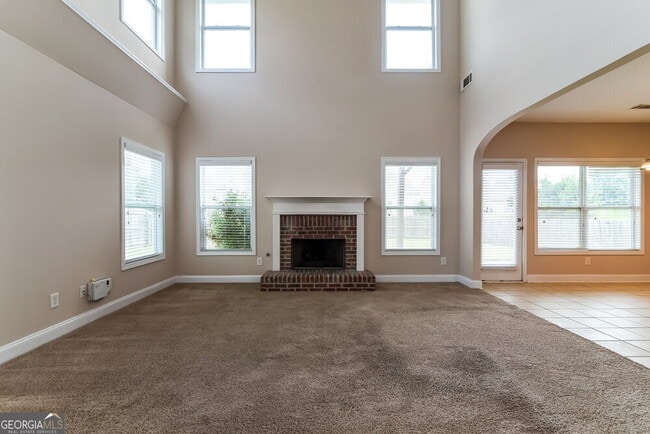 Building Photo - 917 Southfork Dr