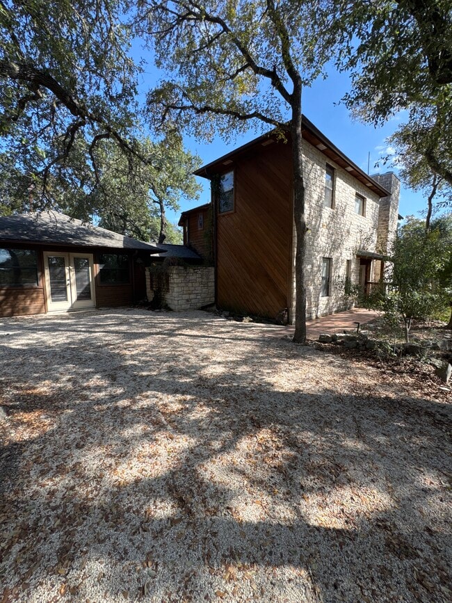 Building Photo - 312 Grande St