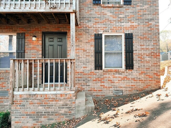 Building Photo - 470 Martha Ln