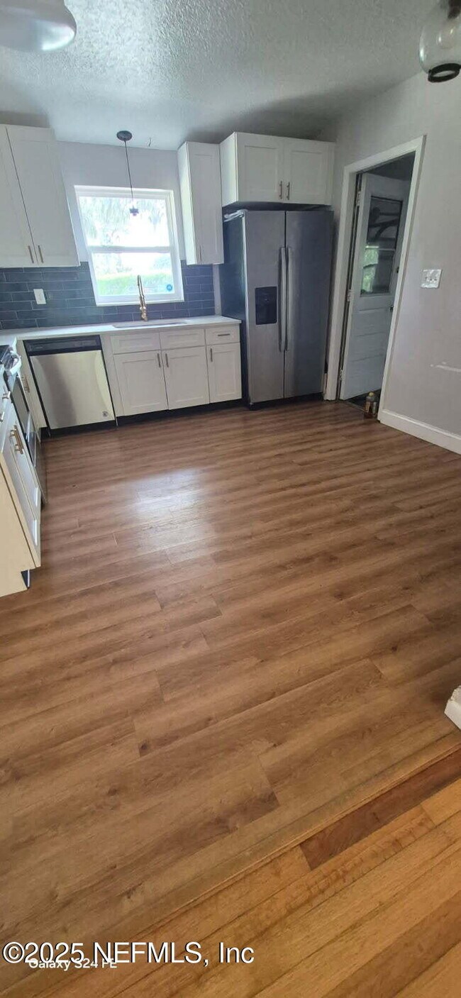 Building Photo - 6117 Clifton Ave