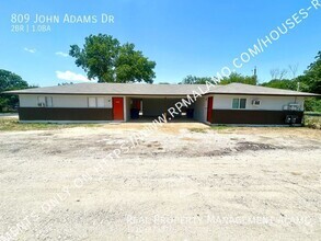 Building Photo - 809 John Adams Dr