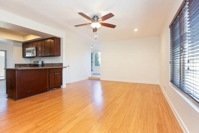 Foto del edificio - 2320 Clark Ln