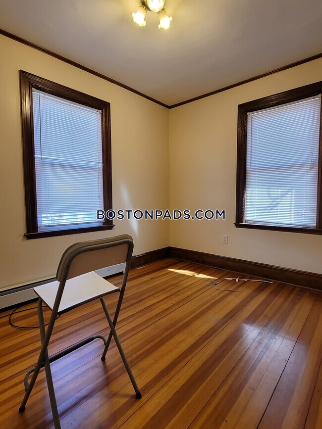 Foto del edificio - 121 Wellington Hill St