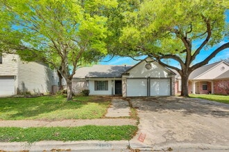 Building Photo - 2104 Agarita Trail