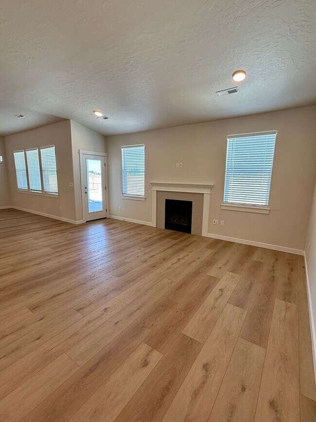 Foto del edificio - Welcome home! 4 bed 2 bath in Caldwell Idaho