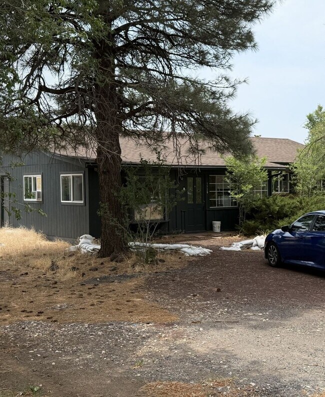 Foto del edificio - Farm-Style 3-Bedroom, 1-Bathroom Home- Rea...