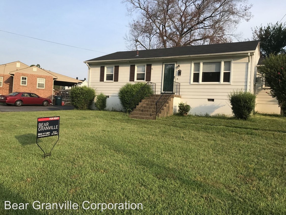 3 br, 1.5 bath House 102 N Grove Ave House Rental in Highland