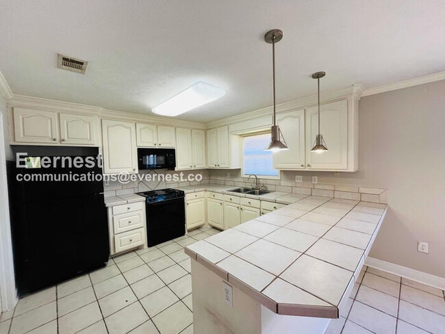 Building Photo - 236 Holmar Dr