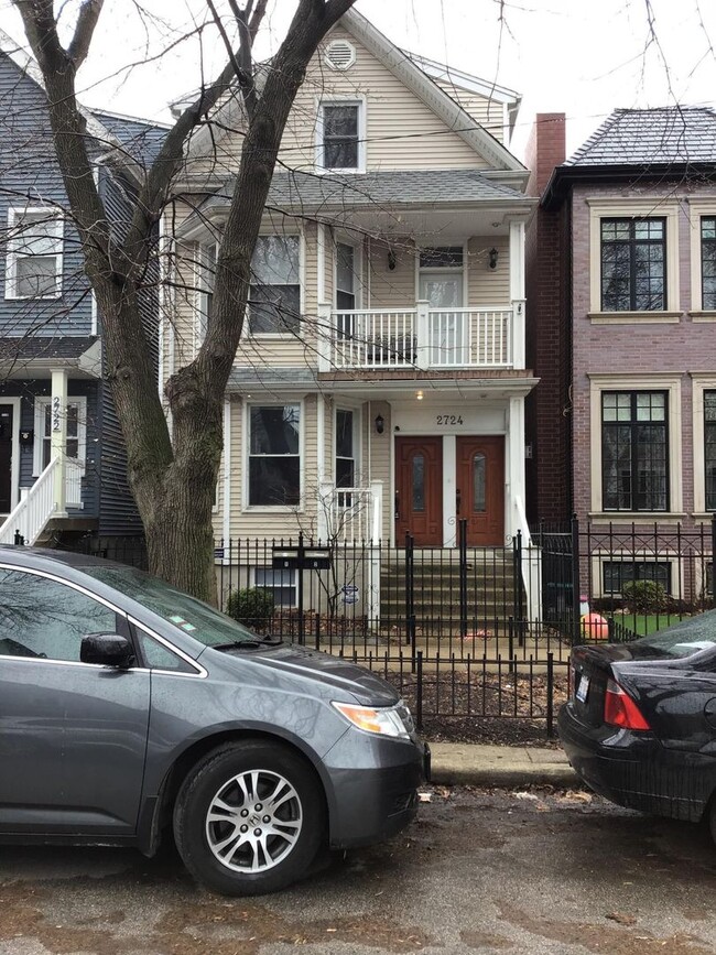 Building Photo - 2724 N Marshfield Ave