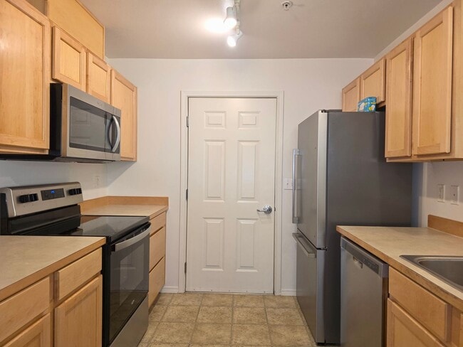Building Photo - Beautiful condo in the heart of Lakeland H...