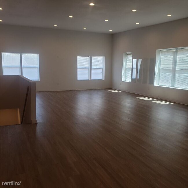 Building Photo - 1 br, 1 bath House - 1425 W. DOUGLAS B Unit B