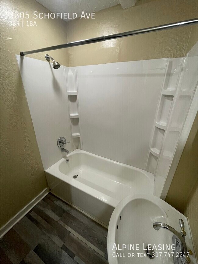 Foto del edificio - 3305 Schofield Ave