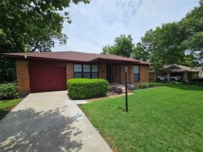 Building Photo - 2023 E Illinois Ave
