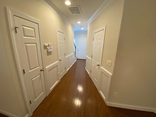 Foto del edificio - 726 Sterling Brooke Ct-2BR/2.5BA-Townhome!!