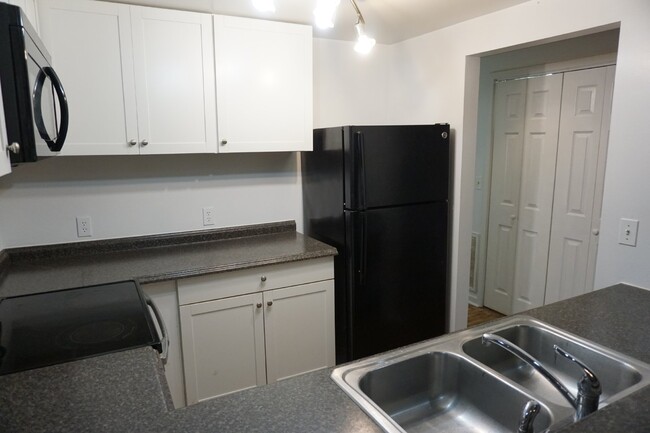 Building Photo - 2BR/2BA Townhome in Caneel Cove, Midtown W...