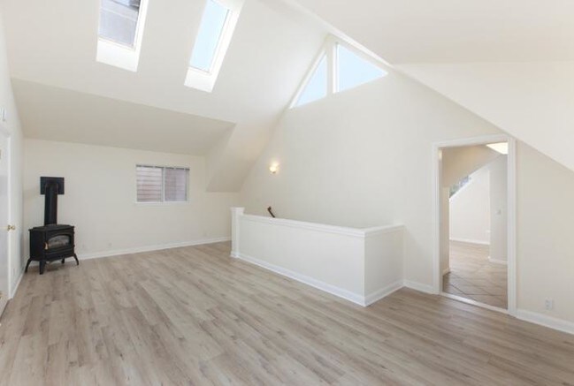 Building Photo - 1 bedroom in Pacifica CA 94044