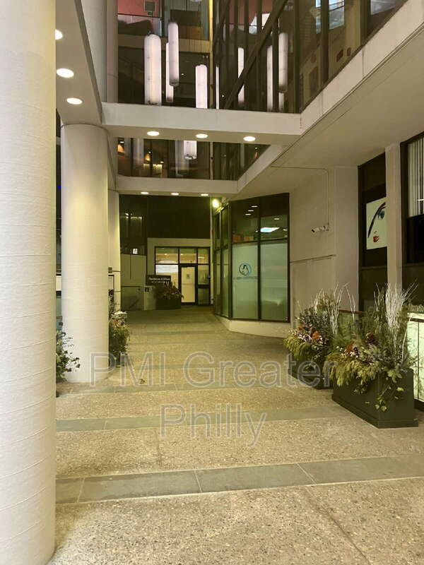 Building Photo - 1420 Locust St