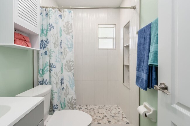 Foto del edificio - 2364 Pineapple Ave