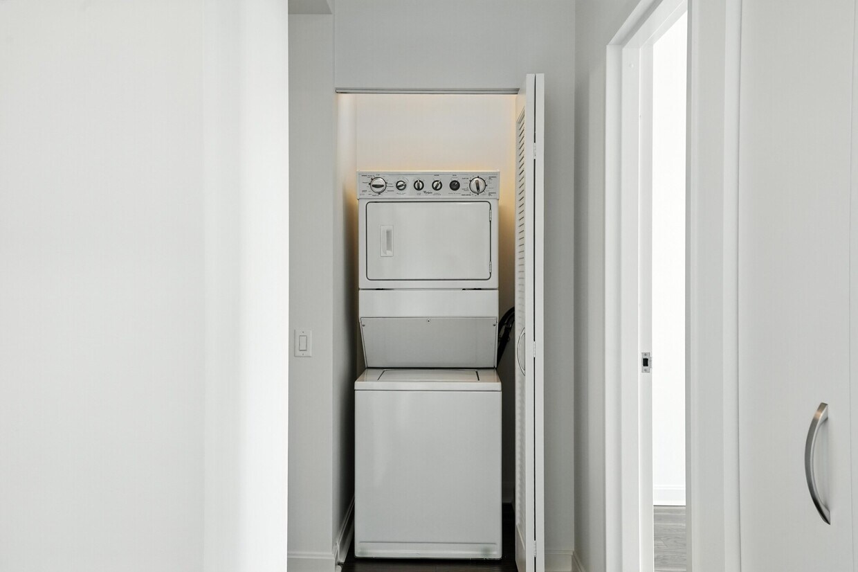 Building Photo - 151 W Wacker Dr