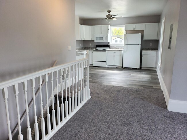 Building Photo - Oconomowoc - Upper One Bedroom Duplex