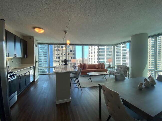 Foto del edificio - 541 N Fairbanks Ct