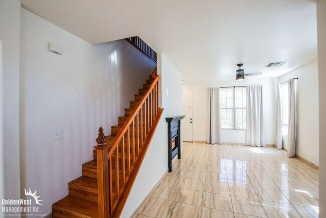 Foto del edificio - Gorgeous 3Bdm 2.5Ba Two-Story Home in Squire Village in a Gated Community!